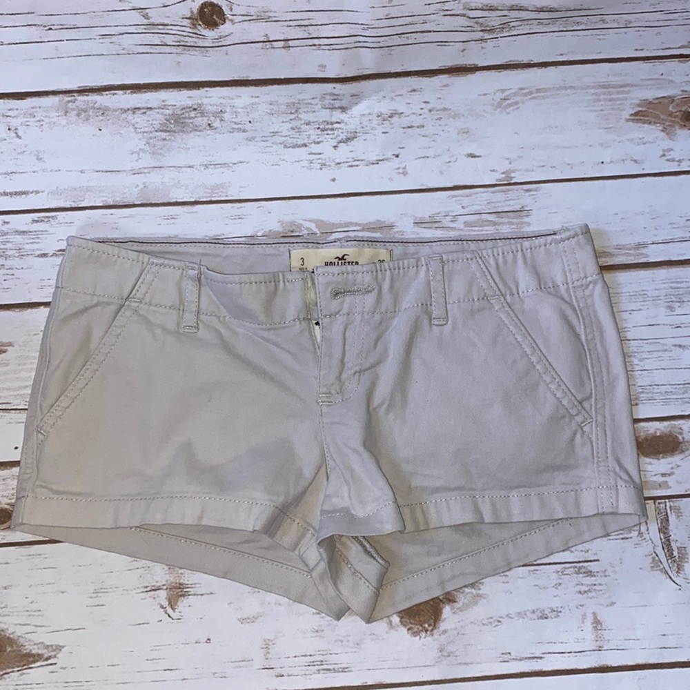 Abercrombie & Fitch Junior light khaki shorts
